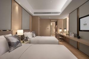 A bed or beds in a room at Fraser Residence Chengdu