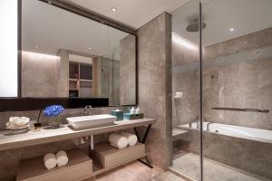 A bathroom at Fraser Residence Chengdu