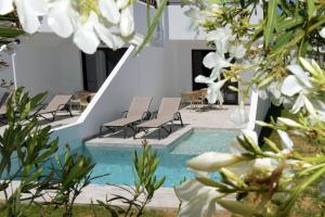Bazén v ubytovaní Geraniotis Hotel and Resort alebo v jeho blízkosti