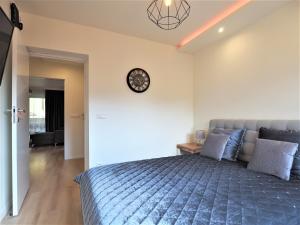 Posteľ alebo postele v izbe v ubytovaní VIP Apartamenty Centrum Przy Równi