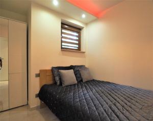 Posteľ alebo postele v izbe v ubytovaní VIP Apartamenty Centrum Przy Równi