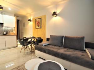Kuchyňa alebo kuchynka v ubytovaní VIP Apartamenty Centrum Przy Równi