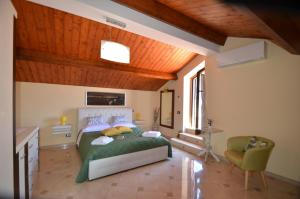 a bedroom with a bed and a desk and a chair at Casa Vacanza Villa Girasole in Massa Lubrense