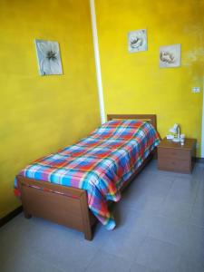 Un pat sau paturi într-o cameră la ANGOLO FELICE B&B