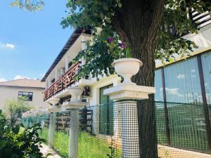 Сградата, в която се намира хотелът