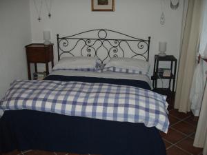 Ένα ή περισσότερα κρεβάτια σε δωμάτιο στο Cascina nel bosco