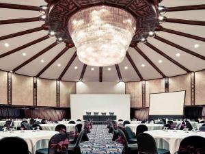 安佐尔会议中心美居酒店商务区和/或会议室