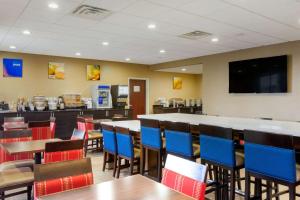 Restoran ili drugo mesto za obedovanje u objektu Comfort Inn & Suites