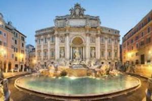 um grande edifício com uma fonte em frente em Bea Home sarai il benvenuto! em Roma