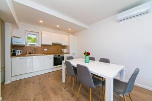 Kuchyň nebo kuchyňský kout v ubytování Apartman Macan