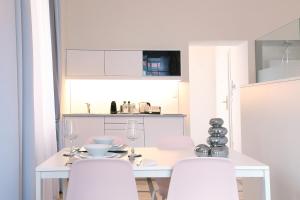 Kuchnia lub aneks kuchenny w obiekcie Stylische Cityapartments Benedikt