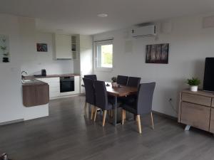 ครัวหรือมุมครัวของ Ferienwohnung Weizblick