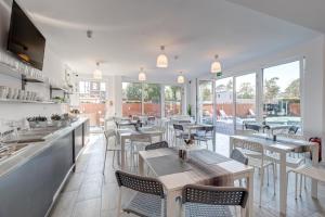 Restaurace v ubytování Pod Winogronem - Apartamenty z basenem i wyżywieniem