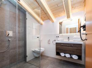 Ένα μπάνιο στο Elto Appartements Chalet +37 φωτογραφίες