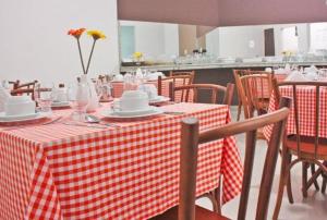 a table with a red and white checkered table cloth at Pousada Treze de Março in Cachoeira