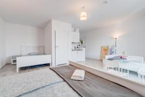 Postel nebo postele na pokoji v ubytování Pod Winogronem - Apartamenty z basenem i wyżywieniem