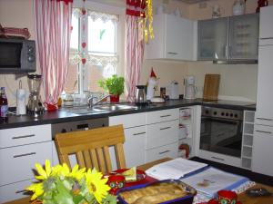 Küche/Küchenzeile in der Unterkunft Ferienwohnung Maria Waldblick