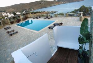 A piscina localizada em En Plo ou nos arredores