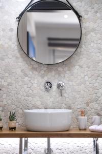 A bathroom at Adell Deluxe Apartments