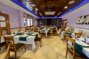 a dining room with tables and chairs in a restaurant at Hotel La Barrosa in Abejar