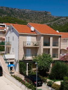 a large apartment building with a mountain in the background at Villa Jasmin in Bol