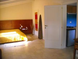 A bed or beds in a room at LI PIREDDI