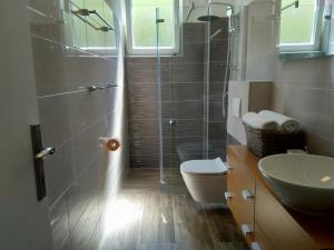 Koupelna v ubytování Apartment Edina Pag + 42 fotografií