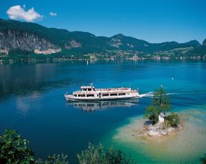 a boat in the middle of a large lake at Haus Ebner in Sankt Gilgen