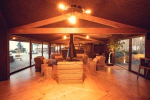 a large living room with couches and chairs and a ceiling at Charm Nature in Azoia
