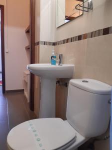 Ванна кімната в Alojamento Rita