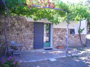 A garden outside LI PIREDDI