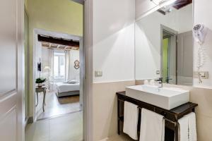 Kúpeľňa v ubytovaní Rome Frattina27 + 37 fotografií
