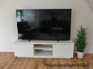 a television on a white entertainment center in a living room at Townflat Kassel City / Privat wie im eigenen Haus / Kostenlos Parken in Kassel