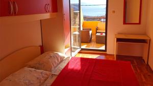 Postel nebo postele na pokoji v ubytování Apartments Damir 2838 + 37 fotografií