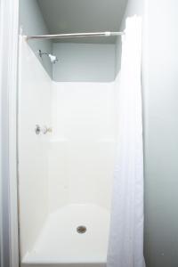 A bathroom at The Rialto Hotel