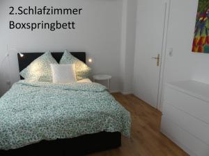 Postel nebo postele na pokoji v ubytování Townflat Kassel City / Privat wie im eigenen Haus / Kostenlos Parken
