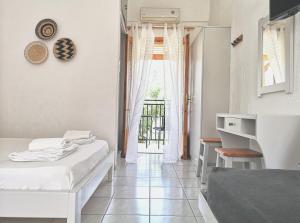A bed or beds in a room at Emilia Apartments