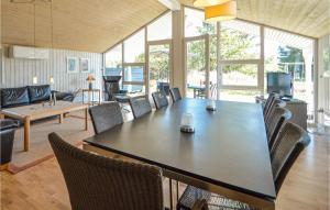 Posezení v ubytování Pet Friendly Home In Rømø With Kitchen