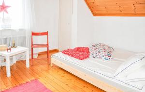 Voodi või voodid majutusasutuse Beautiful Home In Filipstad With Kitchen toas