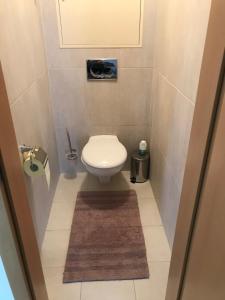Kúpeľňa v ubytovaní Lili Apartman Birdland Bükfürdő + 9 fotografií