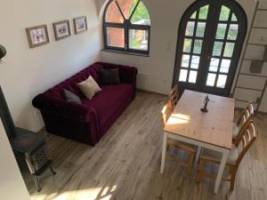 Hillside Apartments的休息区