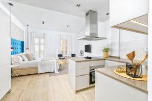 Kuchyňa alebo kuchynka v ubytovaní iloftmalaga Studio Apartments