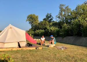 Majutusasutuse O2 Camping külastajad