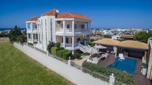Το κτήριο όπου στεγάζεται  η βίλα