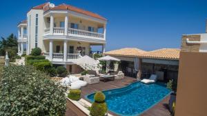 Πισίνα στο ή κοντά στο Marilyn Manor, Exclusive Hideway, By ThinkVilla