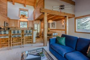 Photo de la galerie de l'établissement Smokey Plaza Condo 1 - Just Blocks from Bald Mountain & Hot Tub Onsite, à Ketchum