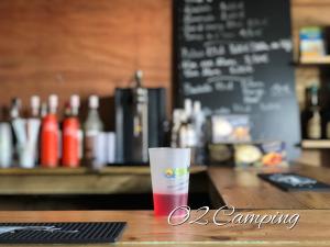 a drink in a cup sitting on a bar at O2 Camping in Longueville
