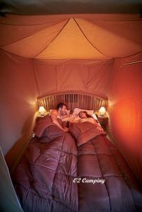 Voodi või voodid majutusasutuse O2 Camping toas