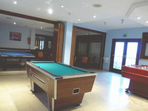 a billiard room with a pool table and a pool table at Apartamento Punta Montgo Port de Rei in L'Escala