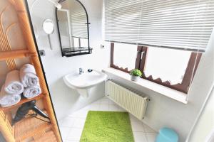 Koupelna v ubytování Fewo Grohlz + 31 fotografií